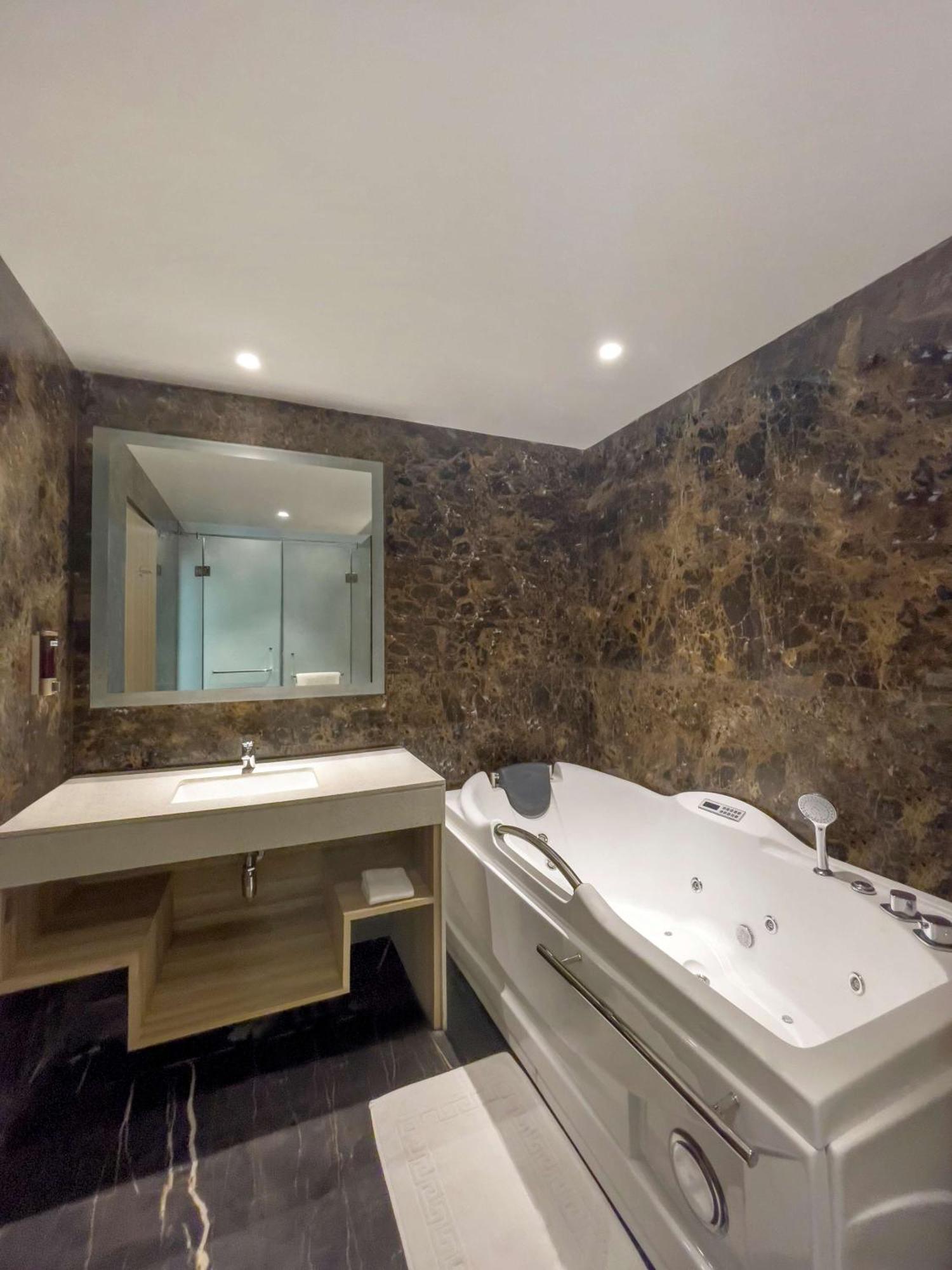 Radisson Hotel Bareilly Airport Luaran gambar